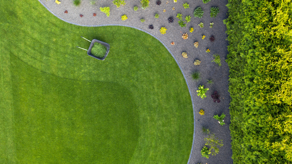 Jardin paysager vu du ciel à Cabriès